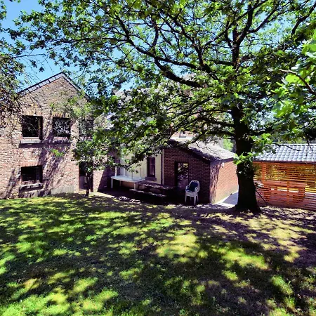 Cozy In Durbuy With Garden בית נופש